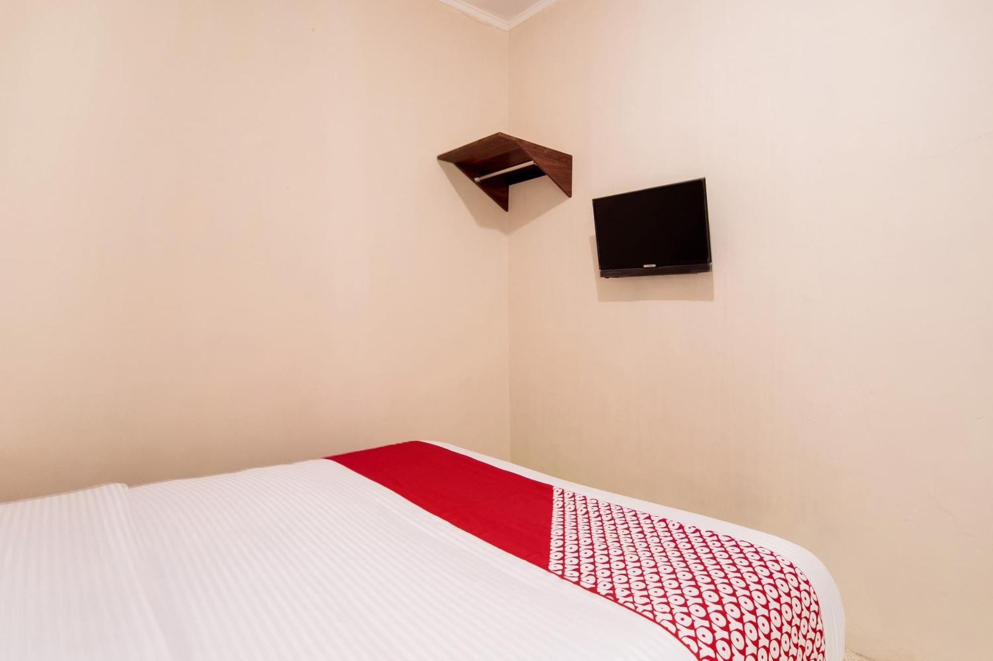 Oyo 3252 Lansano Residence Syariah Padang Kültér fotó